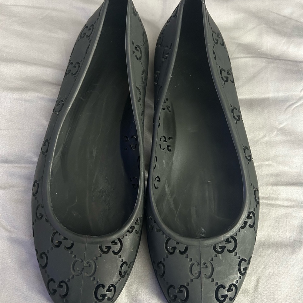 Gucci Black Logo-Embossed Ballet Flats